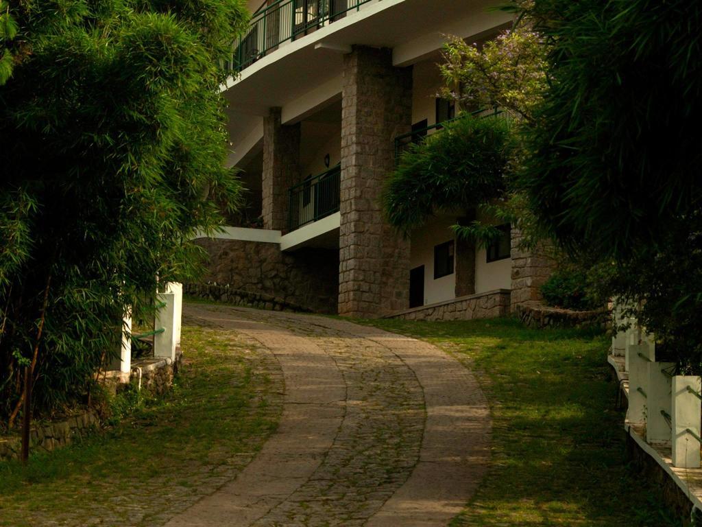 Ayur County Resort Chinnakanal Eksteriør billede