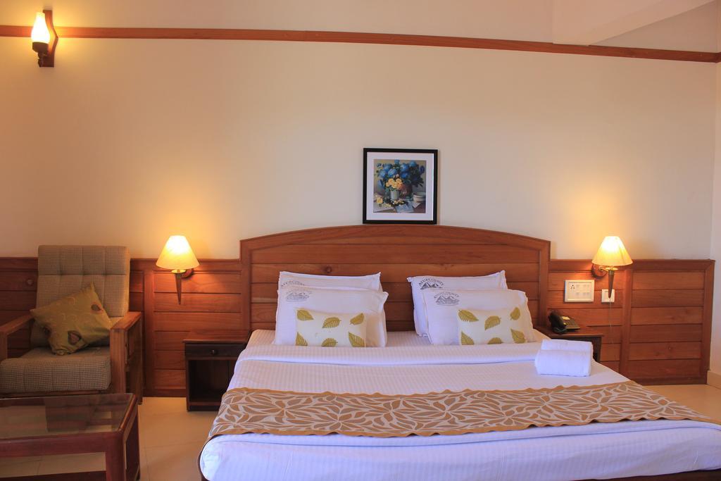Ayur County Resort Chinnakanal Eksteriør billede