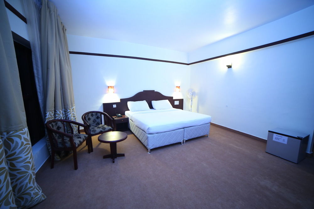 Ayur County Resort Chinnakanal Eksteriør billede