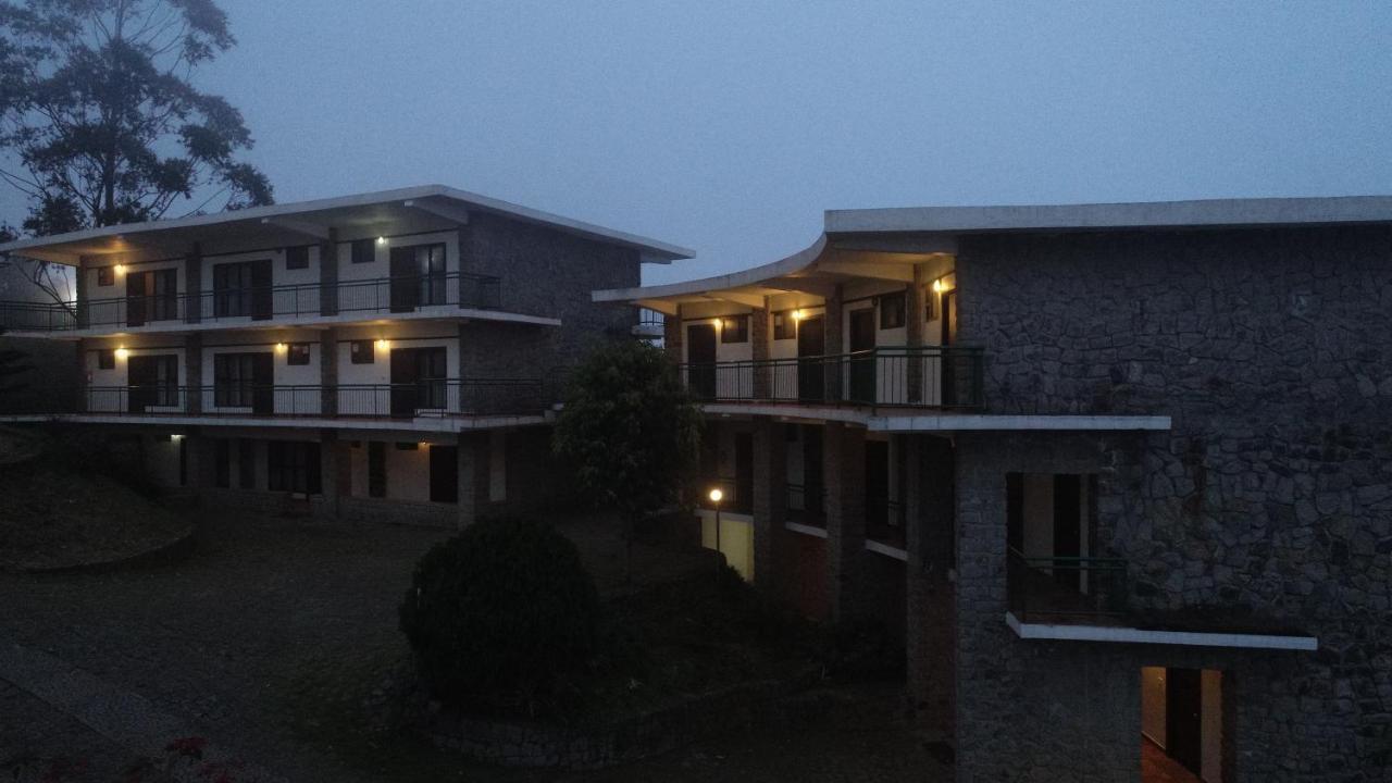 Ayur County Resort Chinnakanal Eksteriør billede